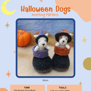Pode incluir: Padrão de tricô para dois cães de Halloween, um branco com um chapéu roxo e o outro marrom com um chapéu laranja. Os cães têm 10 cm de altura e usam botas de bruxa pretas. O padrão inclui os requisitos de fio, as ferramentas e outros suprimentos.