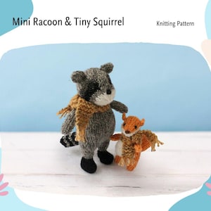 Puede incluir: Patrón de tejido para un pequeño mapache gris y una pequeña ardilla naranja que llevan bufandas. El mapache tiene la nariz negra y los ojos negros. La ardilla tiene la nariz negra y los ojos negros. El patrón se llama "Mini Raccoon & Tiny Squirrel".