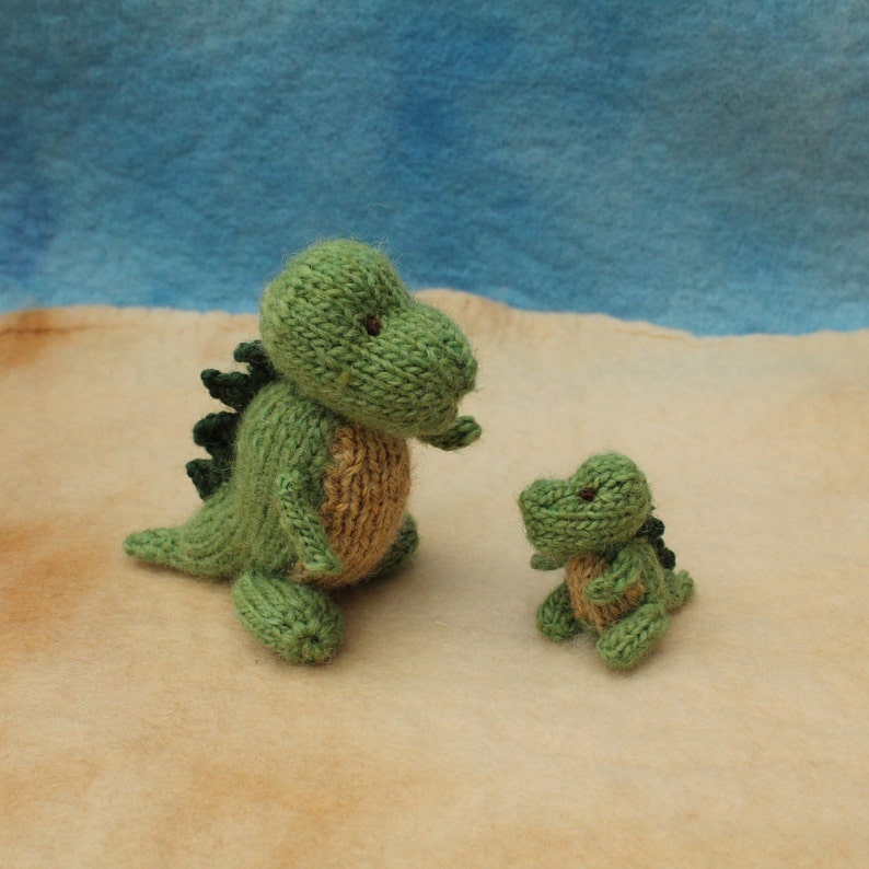 Mummy and baby dinosaurs knitting pattern PDF image 3
