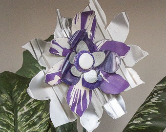 Galvanized Metal Flower. Yard Art Lawn Garden Stake. Country Cottage Farmhouse Outdoor Living Room Fence Deck Decor. Purple White | 17-245