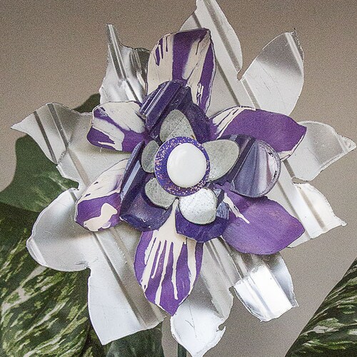 Galvanized Metal Flower. Yard Art Lawn Garden Stake. Country Cottage Farmhouse Outdoor Living Room Fence Deck Decor. Purple White | shops 17-245