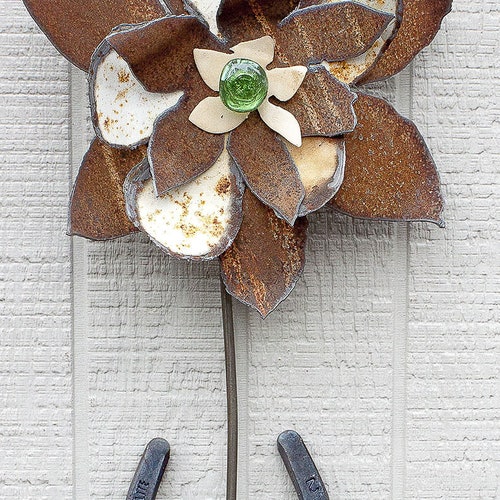 Horseshoe Wall Hook w/Metal Flower. Rusty Recycled Metal Wall Art. Rustic Country Farmhouse Western Ranch Equine. Horse shops lover gift | 17-147H