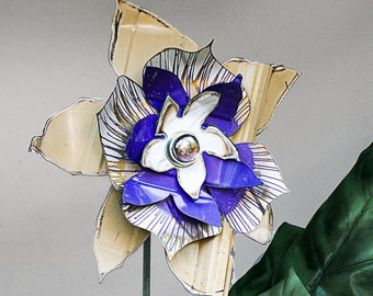 Metal Flower. Use as Yard Art Garden Stake or Indoor Outdoor Wall Hanging. Gift idea. Folk Cottage Country Farmhouse. Tan Purple. 21-125