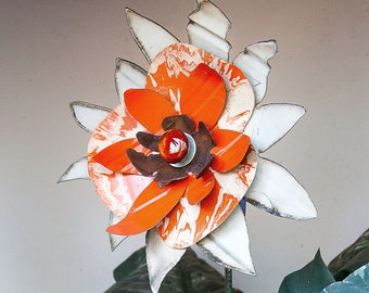 Metal Flower. Use as a Yard Art Garden Stake or Indoor Outdoor Wall Hanging. Cottage Country Farmhouse Folk. Gift for him or her. 18-150