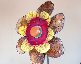 Metal Flower. Use as yard art garden stake or wall hanging. Salvaged upcycled steel. Rustic Cottage Farmhouse. Unique gift. 18-193