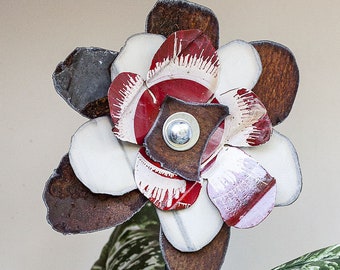 Metal Flower. Yard Art Garden Stake Lawn Decoration or Wall Hanger. Farmhouse Rustic Folk Country Shabby Decor. Unique OOAK gift. 16-388