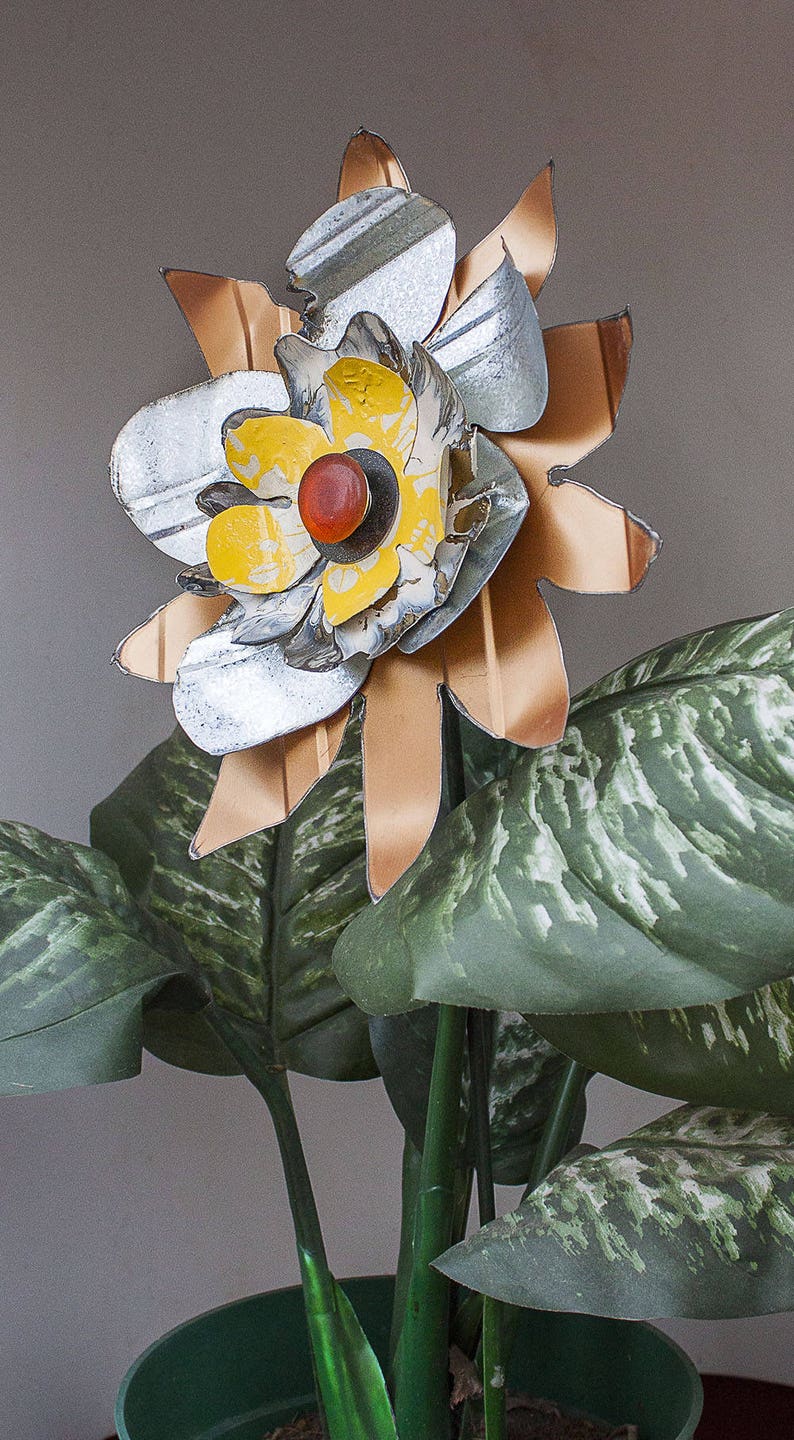 Metal Wall Art Metal Flower Yard Art. Wall Hanging or Garden Etsy