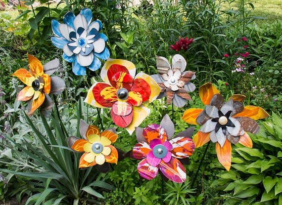 Huge Painted Metal Flower Yard Art Garden Stake, Galvanized Metal