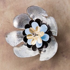 Imán de flor de metal. Adjuntar a cualquier cosa hecha de | Etsy