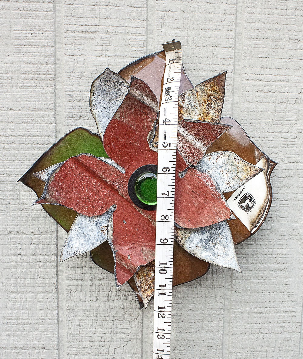 Metal Flower. Use as a Wall Hanging or Yard Art Lawn Garden Stake. Farm