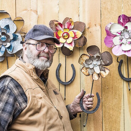 Horseshoe Wall Hook w/Metal Flower. Rusty Recycled Metal Wall Art. Rustic Country Farmhouse Western Ranch Equine. Horse shops lover gift | 17-147H