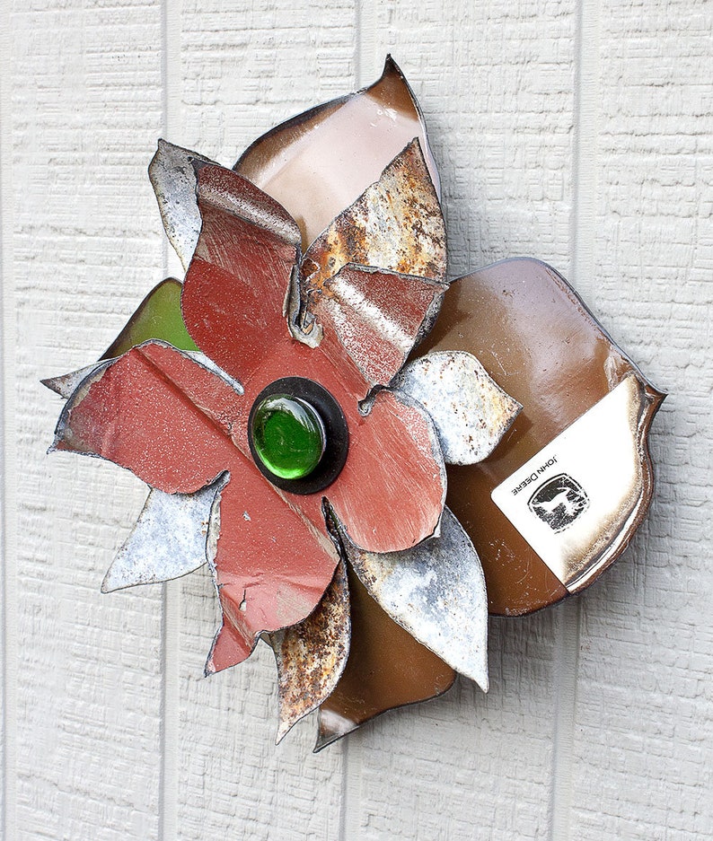 Metal Flower. Use as a Wall Hanging or Yard Art Lawn Garden Stake. Farm