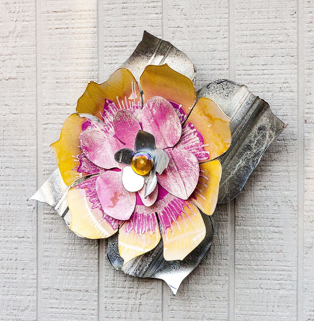 Huge Painted Metal Flower Yard Art Garden Stake Galvanized Etsy