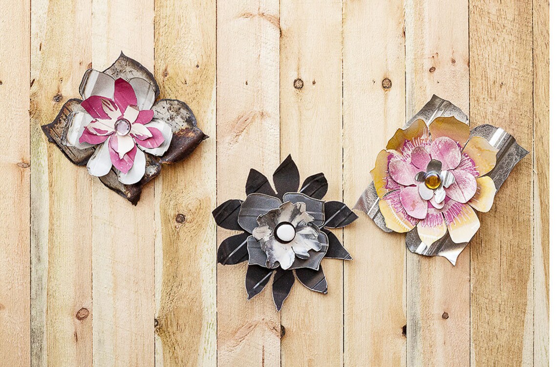 Huge Painted Metal Flower Yard Art Garden Stake Galvanized Etsy