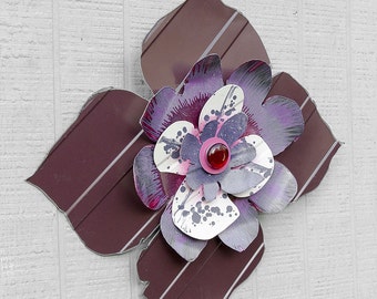 Huge 18-inch dia. Metal Flower. Used as Wall Hanging or Yard Art Garden Stake. Folk Cottage Chic Farmhouse decor. Burgundy Purple. 16-417