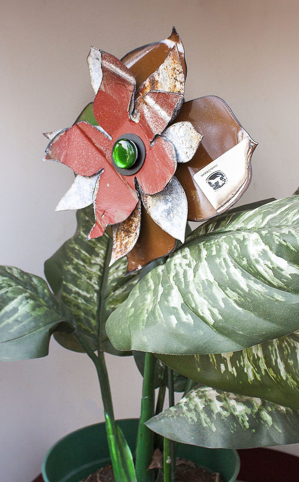 Metal Flower. Use as a Wall Hanging or Yard Art Lawn Garden Stake. Farm