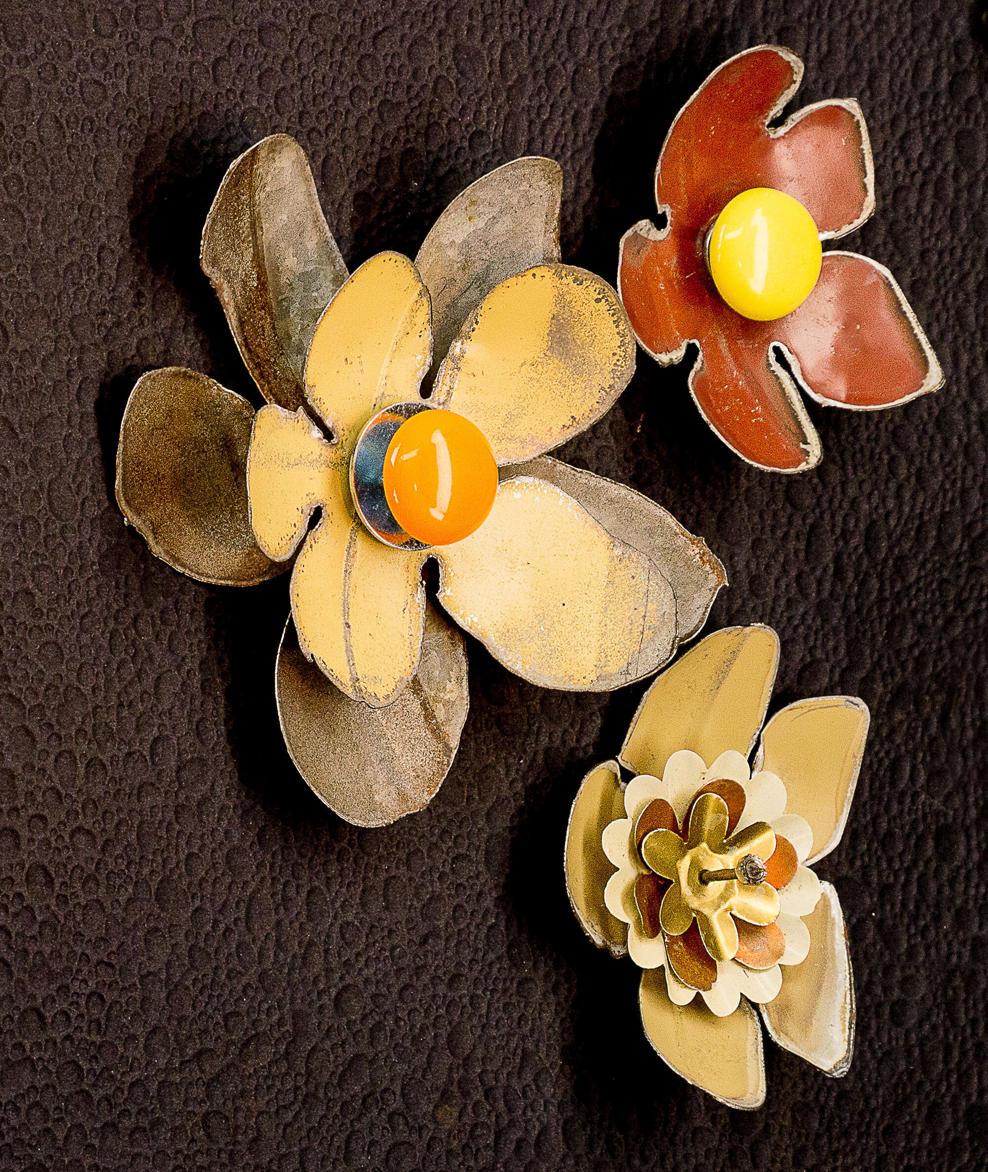 Buy Metal Flower Set of 3 & Tray. Decorate Refrigerator Online