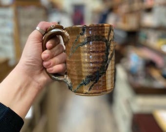 Rust Keramik Tasse - Groß mit Daumen Rest