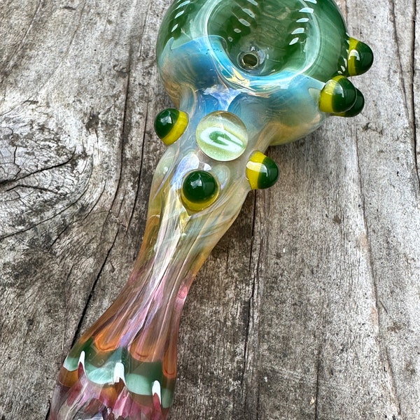 GREEN G Pipe en verre GREEN G millie avec des reflets jaunes et verts. Fusion d'argent et d'or, couleur changeante. Superbe pièce