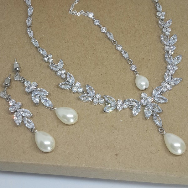 Pearl wedding jewelry set, silver bridal jewelry set, pearl crystal bridal earrings & necklace, backdrop necklace, wedding necklace set