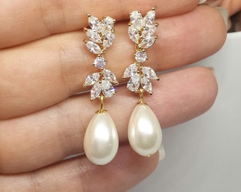 Pearl wedding earrings, gold & pearl earrings, bridal earrings, pearl drop earrings, bridesmaid earrings, teardrop pearl earrings for brides