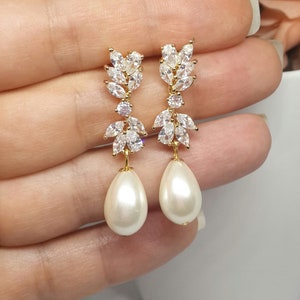 Pearl wedding earrings, gold & pearl earrings, bridal earrings, pearl drop earrings, bridesmaid earrings, teardrop pearl earrings for brides