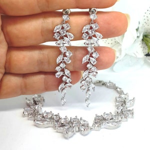 Wedding jewelry set, bridal jewelry set, silver wedding earrings, bridal earrings bracelet set, long crystal bride earrings, vine chandelier