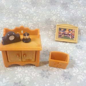 Sylvanian Families Calico Critters Buffet W/Trash Can & Accessories - Pre-Played With