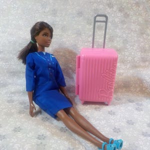 Barbie Doll  Mattel - This Barbie Has A Pink  Suitcase-  Pre-owned READ