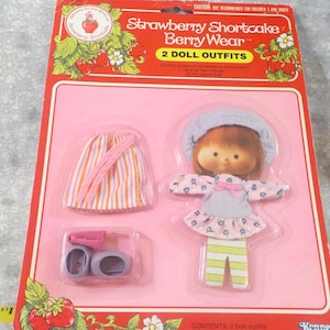 Strawberry Shortcake Berry Wear - Kenner - 2 Outfits - Sealed - Dated 1981