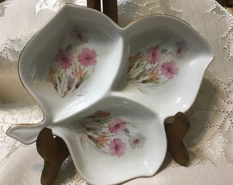 Vintage Leaf Sectional Mitterteich Bavaria Germany, White & Pink Flowers