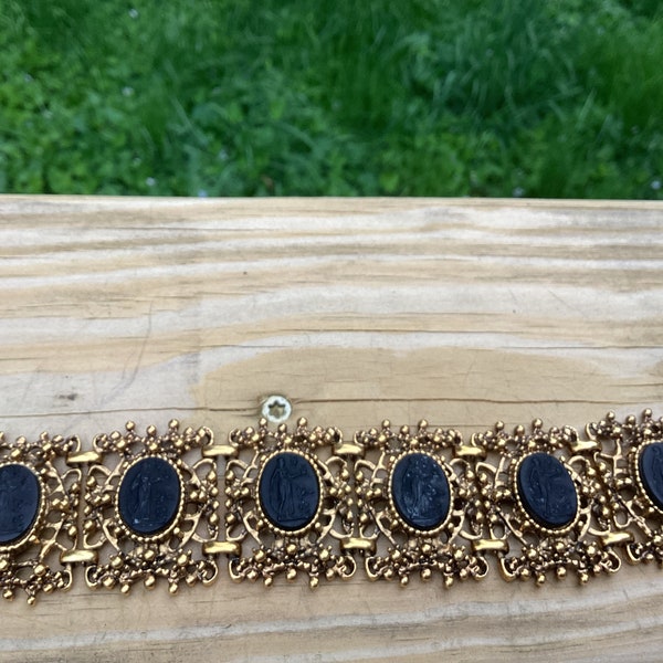Vintage Napier Gold Tone Bracelet With Black Inlay Cameos