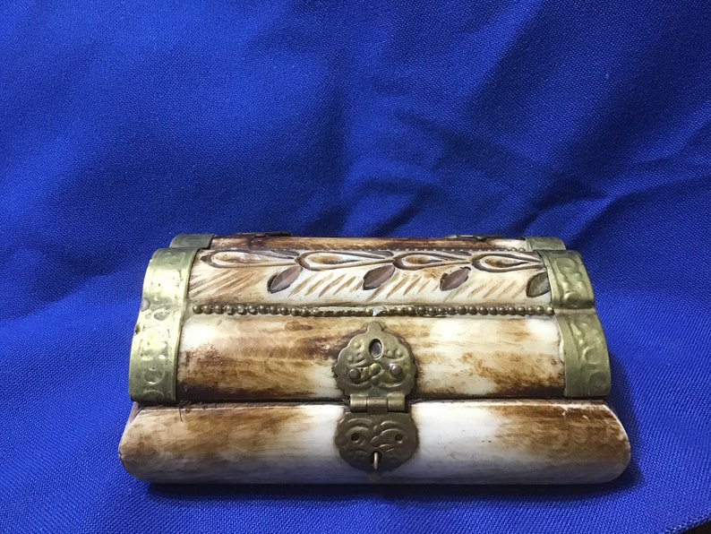 Vintage \u201cBone\u201d Natural Horn Trinket Box Hand Craved Brass