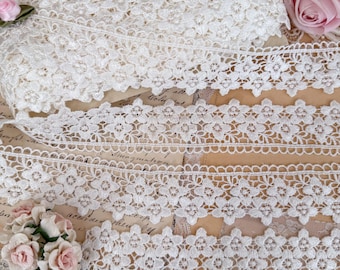Ivory Floral scalloped Venise Lace Trim by the Yard