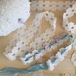 Vintage White flower eyelet beading lace trim flower applique trim by the yard