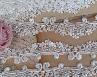 Vintage White Floral Flourish Venise Lace Applique Trim by the Yard