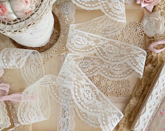 Vintage antique white / ivory Rose floral prairie lace scallop raschel flat doll lace by the yard