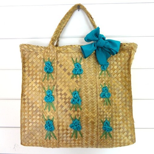 VTG straw tote market bag with blue floral embroidery