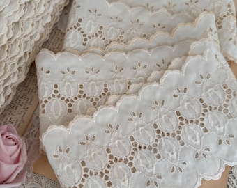 Vintage Broderie Anglaise scalloped galloon trim embroidered lace trim ivory by the yard
