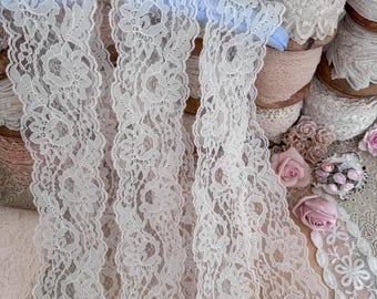 Vintage Ivory floral lace trim, Rose floral Scalloped Lace Trim by the Yard