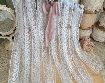 Vintage floral lace trim, scalloped white lace trim by the yard