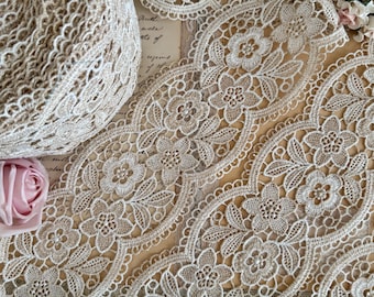 Vintage French Schiffli Venise Scalloped Galloon Lace Trim, Embroidered Floral Lace Ivory Soft Gold by the Yard