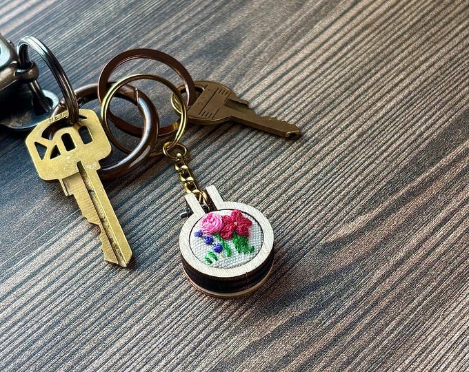 Gold Flower Garden Keychain: Gift For Girlfriend, Wife, Mother, Grandmother, Sister