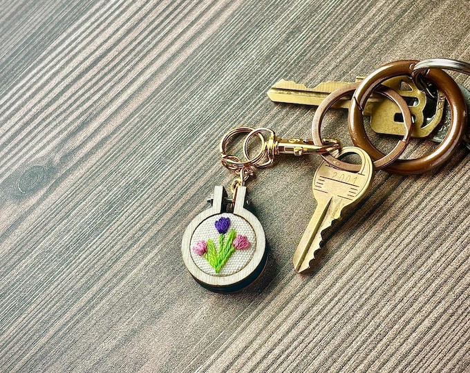 Golden Tulip Flower Keychain Bag Charm: Easy Clip On