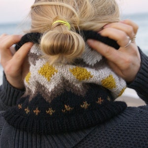 Knitting Pattern: Bitterroot Cowl // Adult Cowl // Colorwork // Knit Accessories