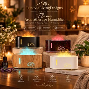 Puede incluir: Cuatro humidificadores de aromaterapia ovalados de LuneviaLivingDesigns, con efectos de niebla LED tipo llama en naranja, azul, rojo y amarillo. Las unidades vienen en acabados negro, madera y blanco, cada una con un icono de nube y luz vertical.