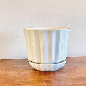 VTG MCM Haeger Large White Planter. USA Pottery. Plants. Gardening. Farmhouse Cottage Decor