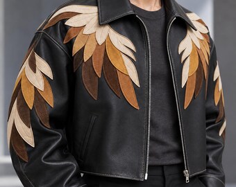 Chaqueta de piel de vacuno para hombre con aplique de alas personalizado, negra, estilo western corto.