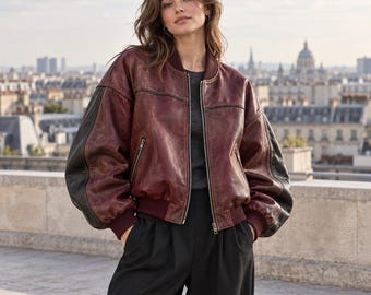 Dames bomberjack van bordeauxrood, verwassen leer, oversized model met zwarte mouwpanelen