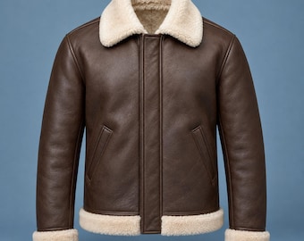 Chaqueta de aviador de piel color espresso con forro de piel sintética y cremallera oculta.
